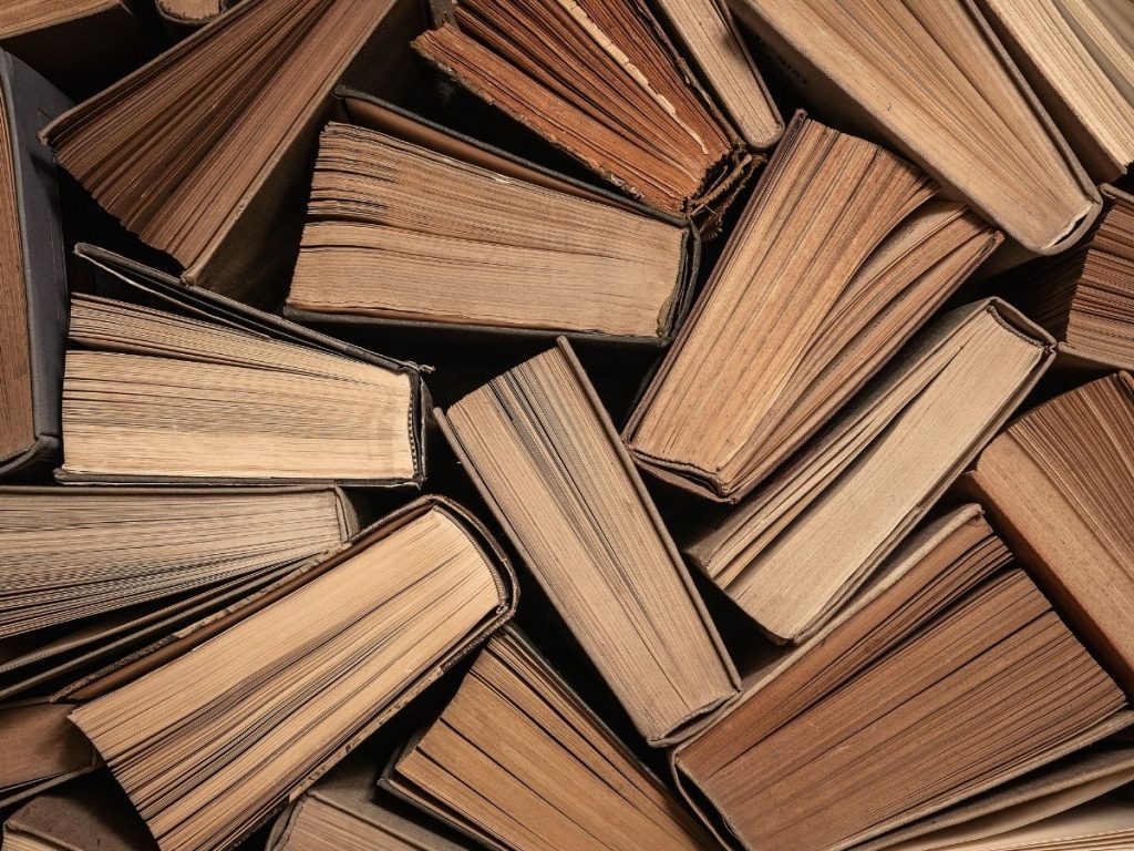 Tworzenie spersonalizowanego albumu - scrapbooking jako sposób na zachowanie wspomnień.